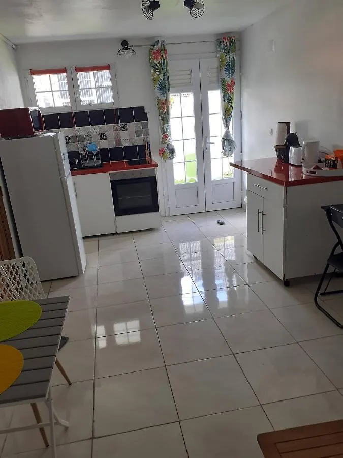 Hébergement de vacances CHEZ COCO appartement BALISIER Riviere-Salee